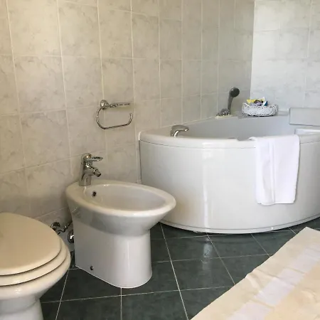 Angolo Di Lago Apartment *